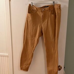 GAP Skinny Jeans in Camel/Tan